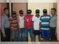 Asyik Bermain Judi Kartu Domino, 5 Orang di Sukosewu Diciduk Polisi