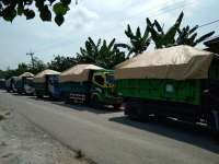 Akses Jalan Proyek JTB Diblokir Warga, Puluhan Dum Truk Tak Bisa Lewat