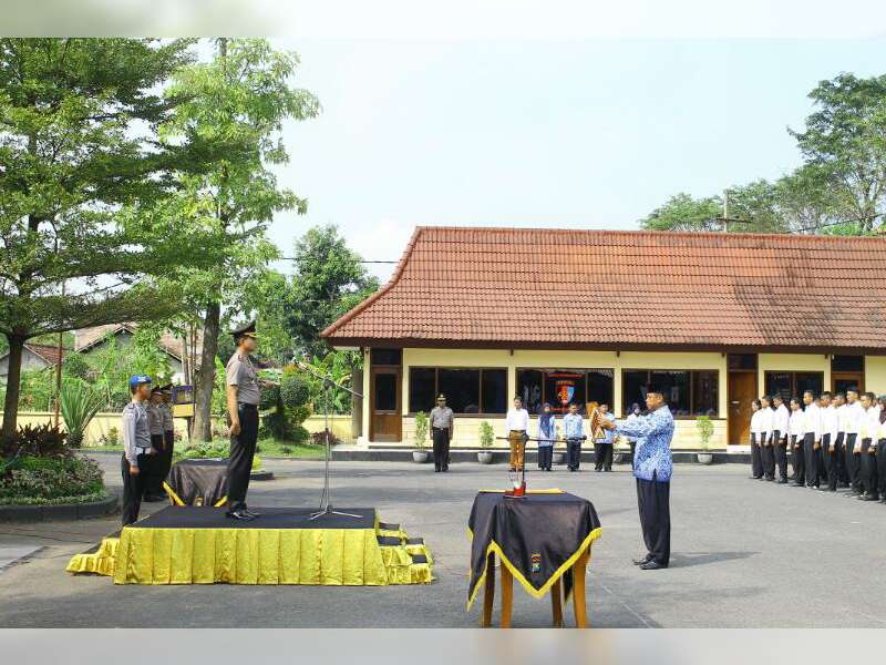 Orang Tua dan Peserta Calon Siswa Polri, Tanda-tangani Pakta Integritas