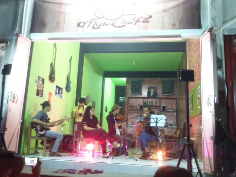 Menikmati Malam Syahdu Bersama Ngaostik