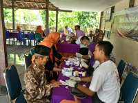 Aksi Bersama Peduli HIV/AIDS Kampus Ungu-EMCL