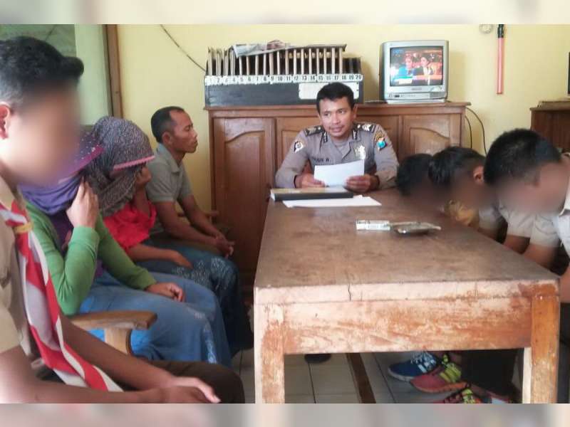 Ketahuan Malak di Sekolah, 3 Pelajar Ini Diberi Pembinaan Oleh Polisi