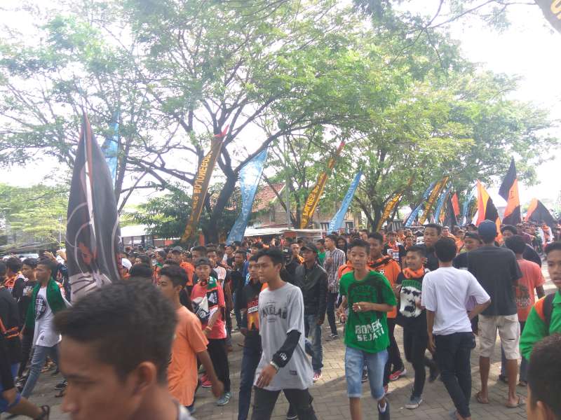 Antusisasme Pendukung Persibo di Stadion Letjend H Soedirman