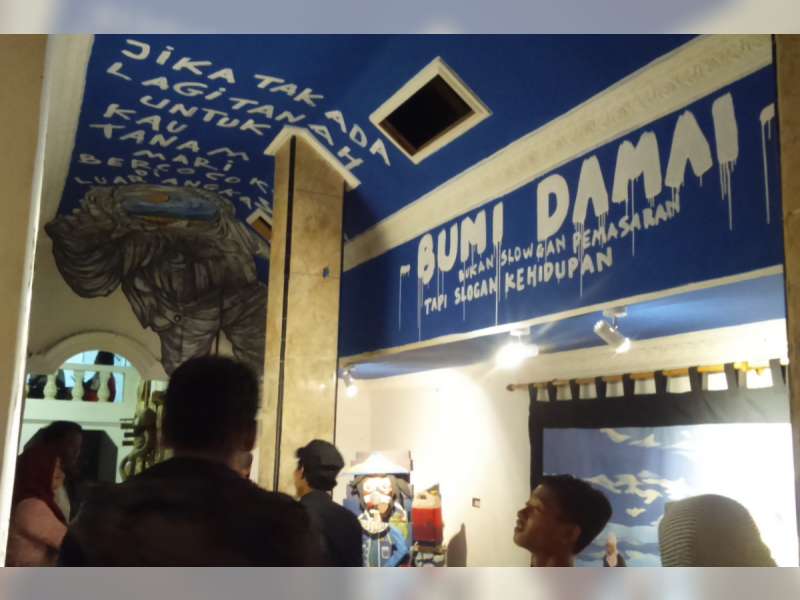 Aksi Solidaritas Kendeng, Pameran Lukisan Diserbu Penonton
