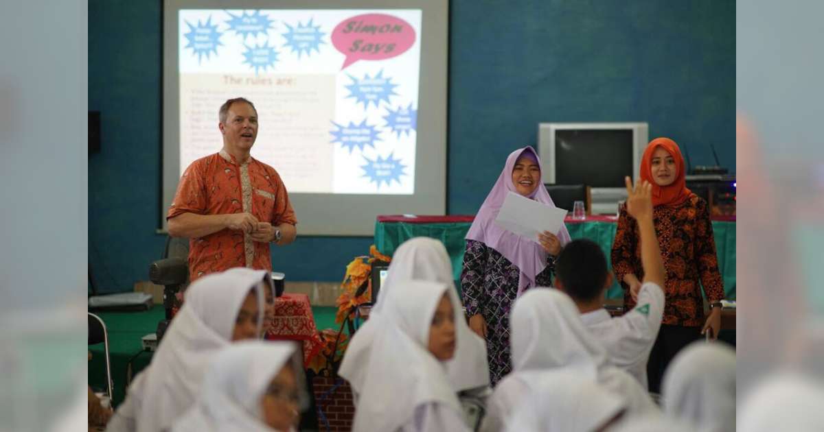 SMAN Kalitidu Belajar Bahasa Inggris Bareng Bule 