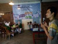 Menulis itu Bukan Hanya Duduk Mengetik dan Menulis
