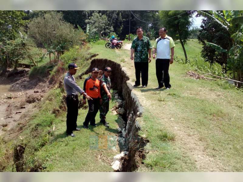 Pemkab Segera Upayakan Perbaikan Tanggul Longsor di Kanor
