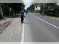 Disenggol Truk, Pengendara Motor CB Luka - Luka