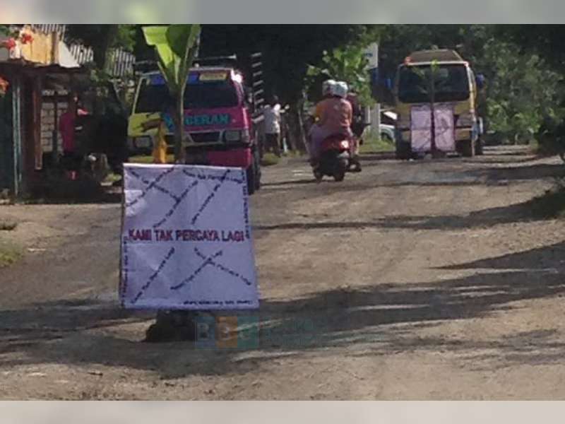 Setelah Dilakukan Mediasi, Warga Gayam Kembali Buka Jalan Yang Diblokir