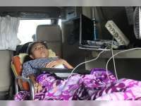 Seorang Siswi di Blora Ikuti UNBK di Dalam Mobil