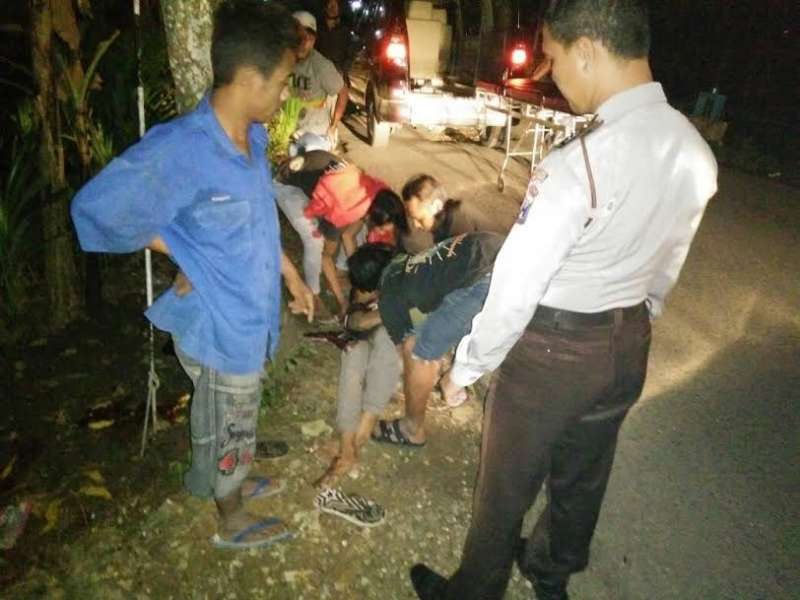 Bersenggolan, Dua Pengendara Motor di Dander Luka - luka
