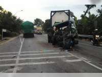 Diduga Pengemudi Mengantuk, 3 Truk Terlibat Tabrakan, Seorang Pengemudi Luka Berat