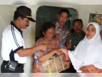 Kapolsek Kapas Bersama Muspika, Sambangi Warganya yang Sakit Sejak Lahir