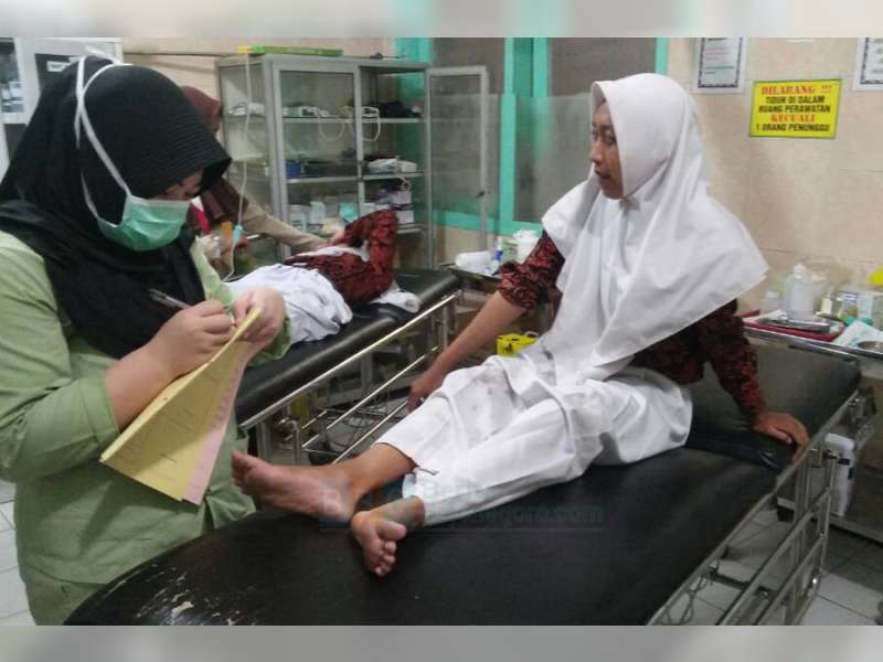 Diduga Kurang Konsentrasi, Vario Tubruk Mio, 2 Orang Terluka