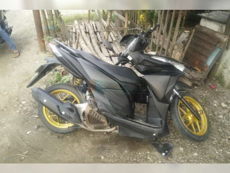 Ngerem Mendadak, Truk Fuso Ditubruk Honda Vario Dari Belakang