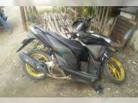 Ngerem Mendadak, Truk Fuso Ditubruk Honda Vario Dari Belakang