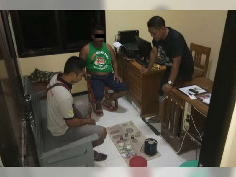 Asyik Bermain Dadu di Warung, Seorang Warga Tambakrejo Diciduk Polisi