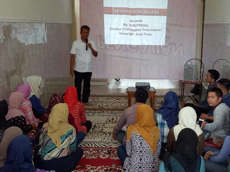 Pak Tris Pinggiran Semangati Kaum Muda Tak Takut Berwirausaha