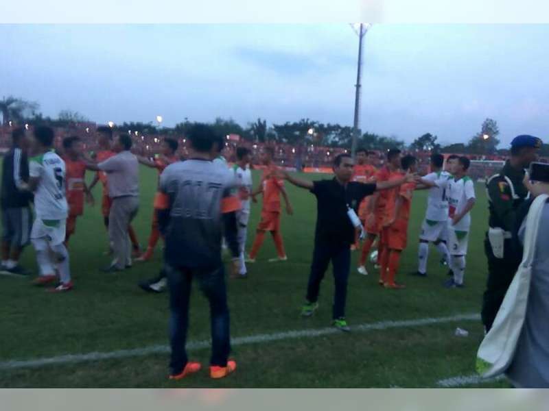Diwarnai Keributan, Hingga Pertandingan Berakhir Persibo Tetap Unggul 1-0