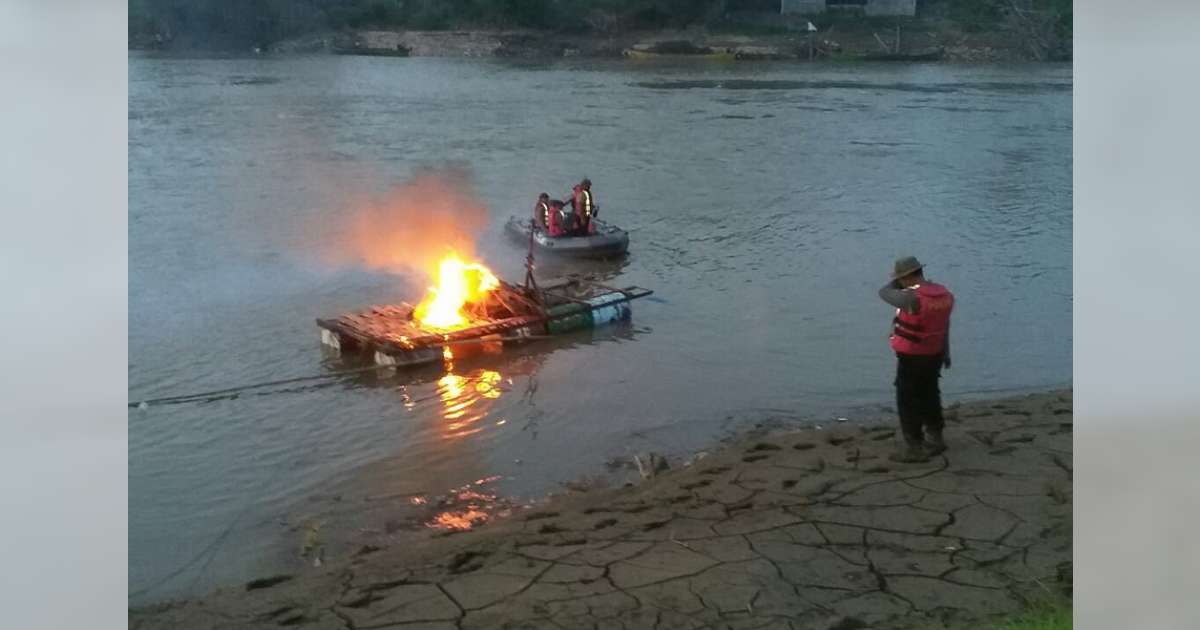 Operasi Sedot Pasir Bengawan Solo, Polisi Bakar Dan 