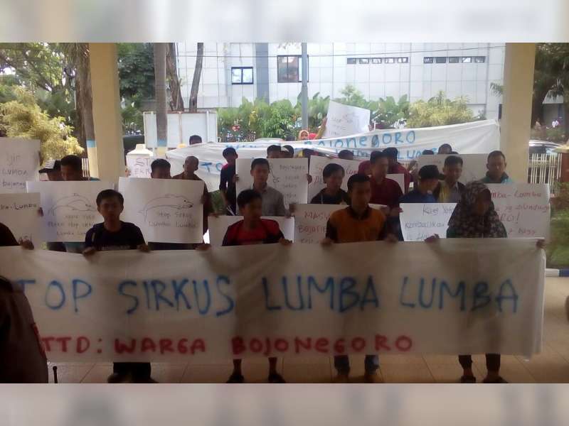 Forum Peduli Satwa Bojonegoro Gelar Aksi Tolak Hiburan Lumba &ndash; lumba