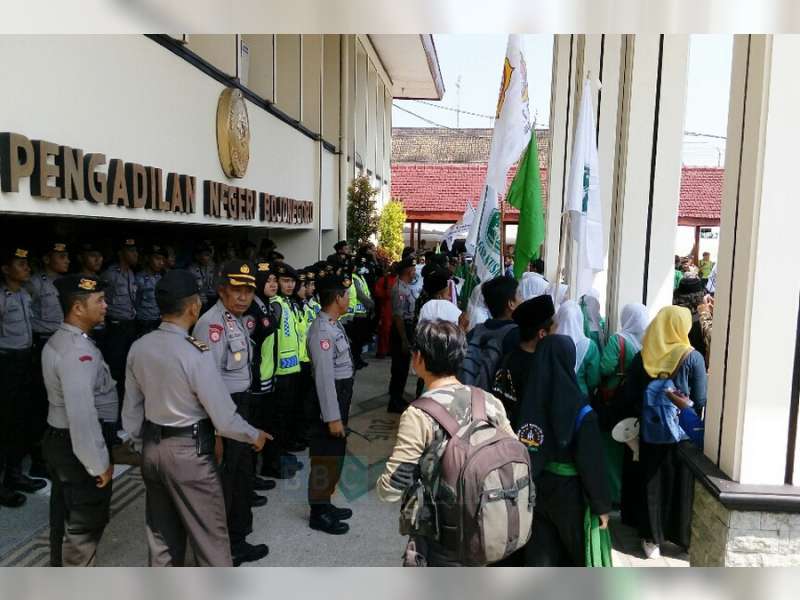 Aliansi OKP Bojonegoro Juga Datangi Pengadilan Negeri Bojonegoro, Sampaikan Aspirasi