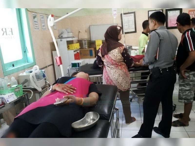 Dipepet Bus Lalu Terjatuh,  Pengendara dan Pemboceng Honda Beat Alami Luka-Luka