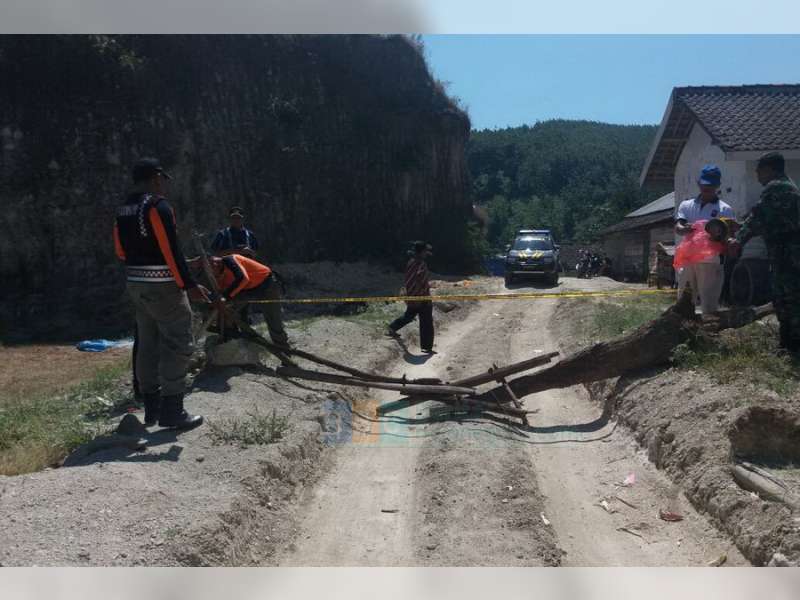 Polisi dan Tiga Pilar Hentikan Aktivitas Tambang Galian C di Gondang