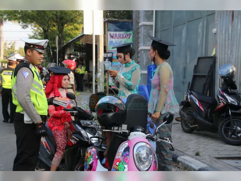 Razia Pertama Operasi Patuh Hari Keduabelas , Sat Lantas Polres Bojonegoro Tindak 143 Pelanggar