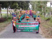 Pawai MI Islamiyah Sarangan Sambut Ramadan