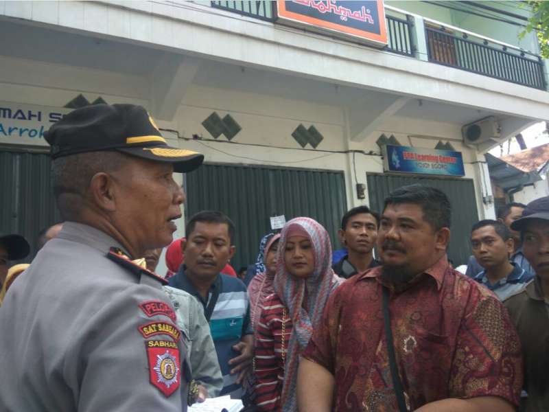 Ratusan Warga Geruduk Rumah Sehat Arrohmah Tagih Uang Arisan Senilai Rp2,5 Miliar