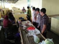 Pemkab Gelar Sidak Kelayakan Makanan di Seluruh Pasar dan Minimarket Bojonegoro