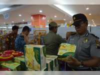 Petugas Gabungan Sidak Toko Swalayan di Kota Blora