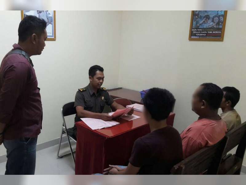 Polres Bojonegoro Limpahkan Berkas Tersangka Perjudian di Dander Pada  JPU Kejari