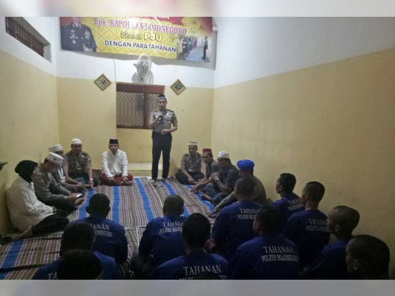 Kapolres Bojonegoro Gelar Buka Puasa Bersama Para Tahanan