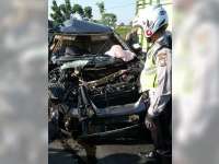 Honda CRV Hantam Truk di Jenu, Satu Orang Meninggal
