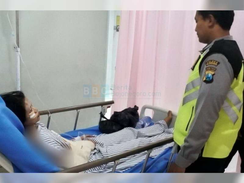 Vario Seruduk Beat di Baureno, Pengendara Vario Alami Patah Tulang Iga