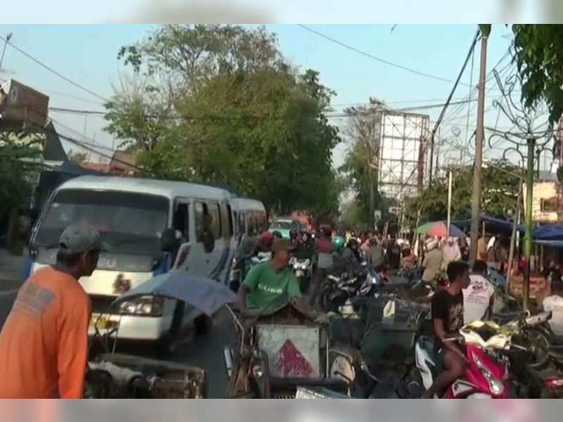 Sat Lantas Polres Bojonegoro Imbau Pemudik Untuk Waspada di 6 Titik Pasar Tumpah