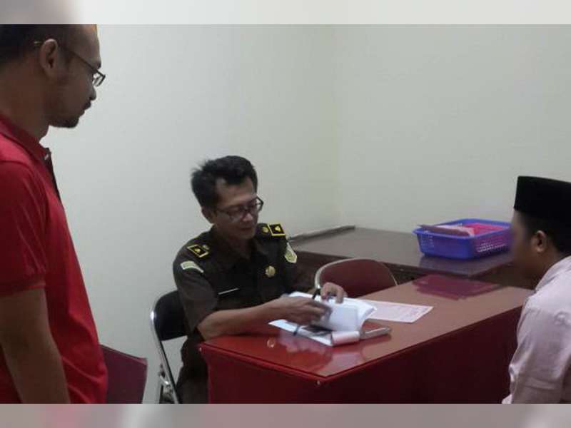 Polsek Kapas Limpahkan Tersangka Penggelapan Uang Koperasi ke JPU