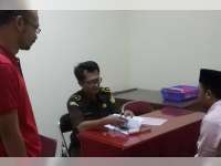 Polsek Kapas Limpahkan Tersangka Penggelapan Uang Koperasi ke JPU