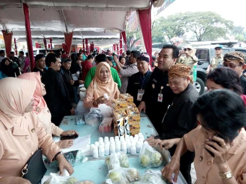 Warga Blora Serbu Pasar Murah