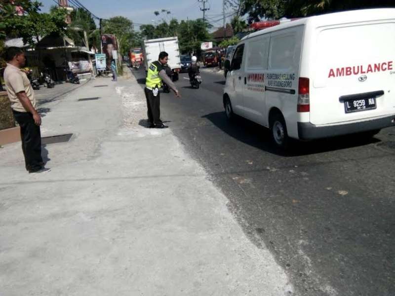 Tabrak Supra Belok Tak Nyalakan Sein, Pengendara Beat dan yang Dibonceng Masuk RS