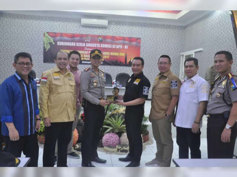 Kapolres Paparkan Kesiapan Pengamanan Arus Mudik kepada Komisi III DPR RI