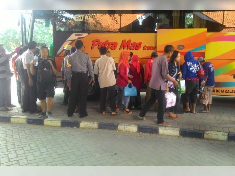 Penumpang Angkutan Mudik Gratis Mulai Berdatangan di Terminal Rajekwesi