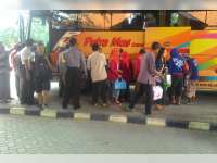 Penumpang Angkutan Mudik Gratis Mulai Berdatangan di Terminal Rajekwesi