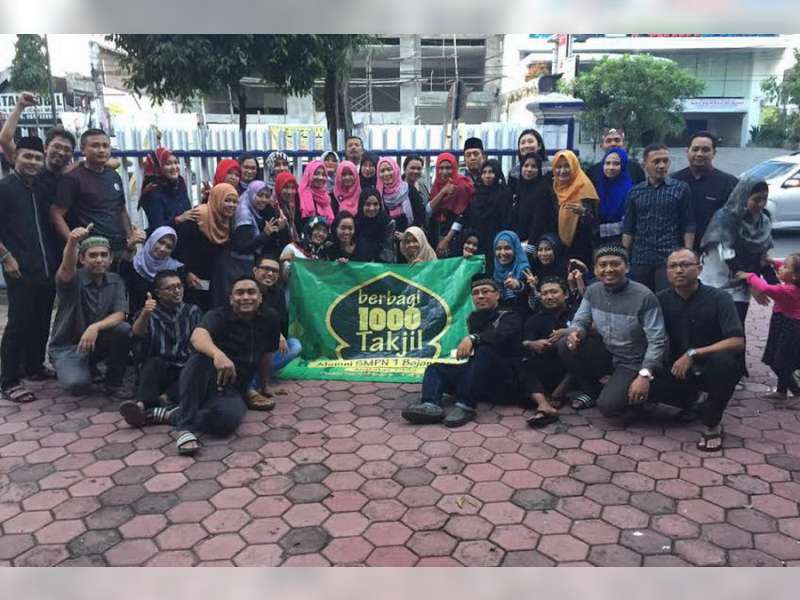 Alumni SMPN 1 Bojonegoro Tahun 95 Berbagi Rejeki dengan Sesama