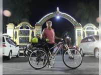 Mudik Lebaran, Perempuan Ini Kayuh Sepeda Pancal dari Bandung ke Blora