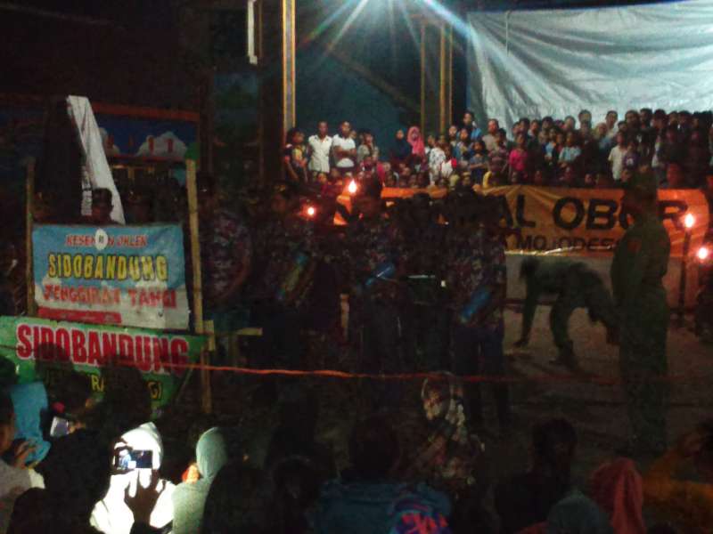 Festival Obor pada Malam Colok Songo di Mojodeso
