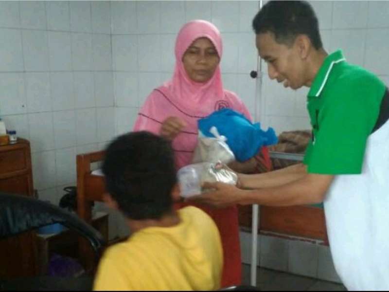 HMI-KAHMI Bojonegoro Bagikan 3200 Takjil dalam Sebulan untuk Penunggu Pasien Rumah Sakit