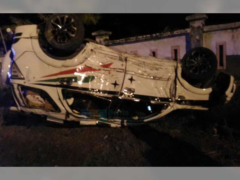 Daihatsu Terios Terbalik di Baureno, Dua Orang Luka-Luka